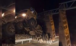 DAMPERİ AÇIK KAMYON KGYS DİREĞİNDE ASILI KALDI