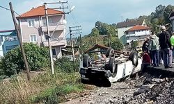 DEVREK'TE ÖZEL İDARE ARACI BAHÇEYE UÇTU