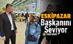 ESKİPAZAR BAŞKANINI SEVİYOR...