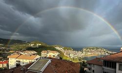 YAĞMUR SONRASI ÇIKAN GÖKKUŞAĞI KARTPOSTALLIK GÖRÜNTÜLER OLUŞTURDU