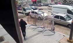 OTOMOBİLİN ÇARPTIĞI YAŞLI ADAM YARALANDI