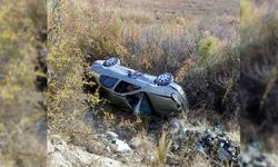 TOSYA'DA OTOMOBİL ŞARAMPOLE YUVARLANDI