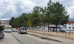 ŞEHİT MEHMET DİNÇEL OKULU ÖNÜNDE YOL TEHLİKESİ