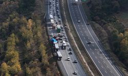 TEM OTOYOLU'NDA 2 TIR ÇARPIŞTI 1 YARALI