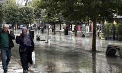 VATANDAŞI HAZIRLIKSIZ YAKALAYAN YAĞUR ZOR ANLAR YAŞATTI