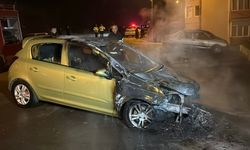 PARK HALİNDEKİ OTOMOBİL ALEV ALDI