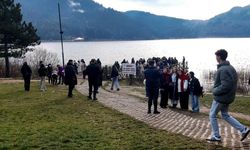 ABANT GÖLÜ'NE ZİYARETÇİ AKINI