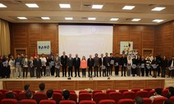 BARÜ YAPAY ZEKA EĞİTİMLERİYLE DİJİTAL DÖNÜŞÜME KATKI SUNUYOR