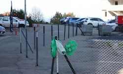 BELEDİYE KAMULAŞTIRMA BEDELİNİ ÖDEMEYİNCE VATANDAŞ ARAZİSİNİ ÇİTLE KAPATTI