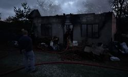 BENZİNLE SOBA YAKARKEN HEM KENDİNİ HEM EVİ YAKTI