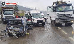 BETON MİKSERİ İLE OTOMOBİL ÇARPIŞTI: 5 YARALI