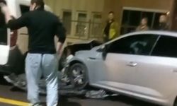 BOLU'DA KONTROLDEN ÇIKAN ARAÇ PARK HALİNDEKİ ARAÇLARA ÇARPTI