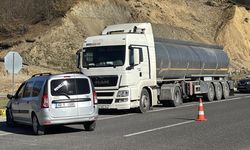 BOLU'DA TIR İLE HAFİF TCARİ ARAÇ ÇARPIŞTI