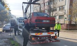 BOLU'DAKİ UZUN SÜRELİ PARK HALİNDEKİ HURDA ARAÇLAR TOPLANMAYA BAŞLADI