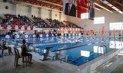 DÜZCE'DE YÜZME ŞENLİĞİNE 250 SPORCU KATILDI