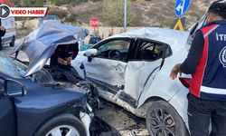 ESKİPAZAR'DA İKİ OTOMOBİL ÇARPIŞTI: 7 YARALI