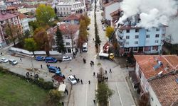 İHSANGAZİ'DE ÇATI YANGINI BÜYÜMEDEN SÖNDÜRÜLDÜ