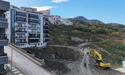 İNŞAAT ALANINDA YAŞANAN GÖÇÜĞÜN ARDINDA 24 DAİREDE YAŞAN 70 KİŞİ TAHLİYE EDİLDİ