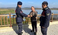 JANDARMA YARALI OLARAK BULDUĞU BAYKUŞ VE KEDİYİ YETKİLİLERE TESLİM ETTİ