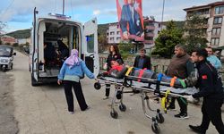 KASKSIZ SÜRÜCÜ MOTOSİKLET KAZASINDA YARALANDI