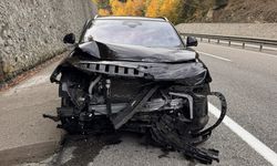 KONTROLDEN ÇIKAN OTOMOBİL İSTİNAT DUVARINA ÇARPTI