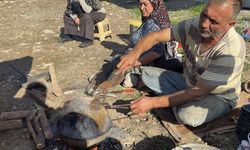 BİTMEKTE OLAN MESLEĞİN EŞİYLE YAŞATIYOR