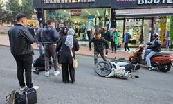 MOTOSİKLET YAYAYA ÇARPTI: 3 YARALI