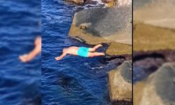 SOĞUK HAVADA DENİZE GİRDİ