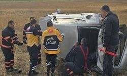 TAKLA ATAN OTOMOBİL HURDAYA DÖNDÜ: 1 YARALI