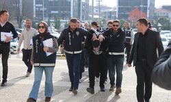 VATANDAŞI 140 BİN LİRA DOLANDIRAN 3'Ü ÇOCUK 5 ŞÜPHELİ ADLİYEYE SEVK EDİLDİ