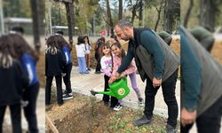 ZONGULDAK'TA ÇOCUKLAR FİDAN DİKTİ