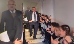 46 YILLIK ÖĞRETMEN ALKIŞLARLA EMEKLİYE AYRILDI