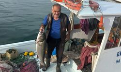 AKÇAKOCA'DA BALIKÇI 10 KİLOLUK LEVREK YAKALADI