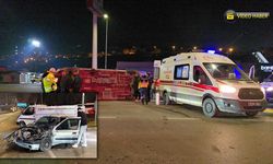 OTOMOBİLLE ÇARPIŞAN AMBULANS DEVRİLDİ