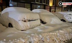 ARAÇLAR KAR ALTINDA ADETA KAYBOLDU