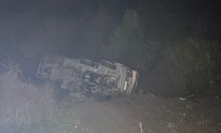 BETON MİKSERİ UÇURUMA YUVARLANDI