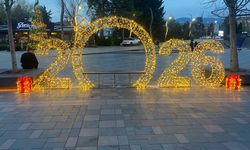 BOLU KENT MEYDANINDA YENİ YIL HAZIRLIKLARI BAŞLADI