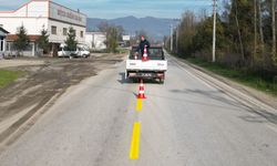 ÇİLİMLİ'DE YOL ÇİZGİLERİ YENİLENİYOR