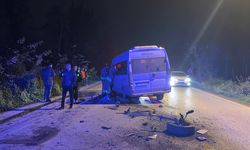 DÜZCE'DE TRAFİK KAZASI 3 KİŞİ YARALANDI