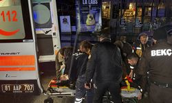 KAYGANLAŞAN YOLDA MOTOSİKLET SÜRÜCÜSÜ PARK HALİNDEKİ TRA ÇARPTI