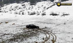 KONTROLDEN ÇIKAN OTOMOBİL BOŞ ARAZİYE UÇTU