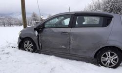 BOLU'DA SAĞLIK PERSONELİNİ TAŞIYAN ARAÇ KAZA YAPTI