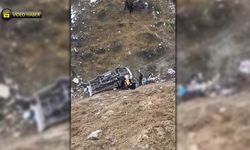 KAMYONET UÇURUMA YUVARLANDI: 2 YARALI