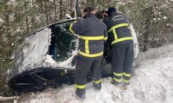 KASTAMONU'DA OTOMOBİL ŞARAMPOLE YUVARLANDI