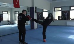 SALON KAPISINDAN KİCK BOKS'A: 5 AYDA UNİLİG KÜRSÜSÜNE ÇIKTI