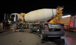 BARTIN'DA OTOMOBİL BETON MİKSERİNE ÇARPTI