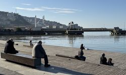 ZONGULDAK'TA SICAK HAVAYI GÖREN SAHİLE KOŞTU