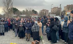 47 KİŞİLİK UMRE KAFİLESİ KARABÜK’TEN UĞURLANDI