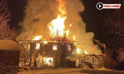 EFLANİ'DE İKİ KATLI AHŞAP EV KÜLE DÖNDÜ