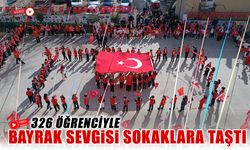 KILAVUZLAR İLKOKULU ÖĞRENCİLERİNDEN COŞKULU BAYRAK YÜRÜYÜŞÜ
